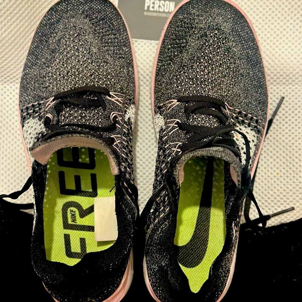 NIKE FREE RUN FLYKNIT SNEAKERS